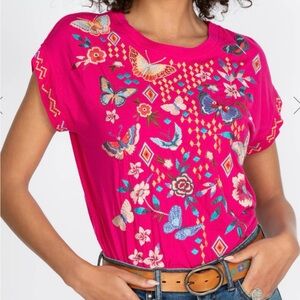 Johnny Was Fuchsia Butterfly Embroidered And Floral Tee Size L pre-owned.